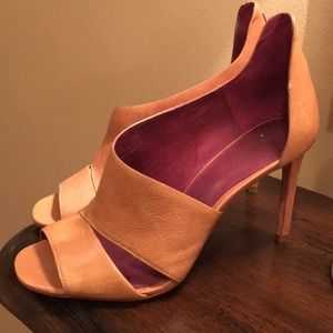 Coach New York tan open toe pump 7.5 NWOT